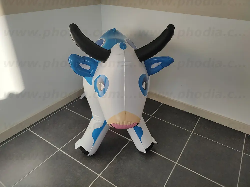 Vache lactel 135 cm, Agroalimentaire - Alimentation, Air, Animation commerciale, Communication, Lancement produit / Gala, PLV (air), Salon Description, bleu