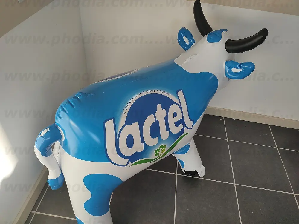 Vache lactel 135 cm, Agroalimentaire - Alimentation, Air, Animation commerciale, Communication, Lancement produit / Gala, PLV (air), Salon Description, bleu