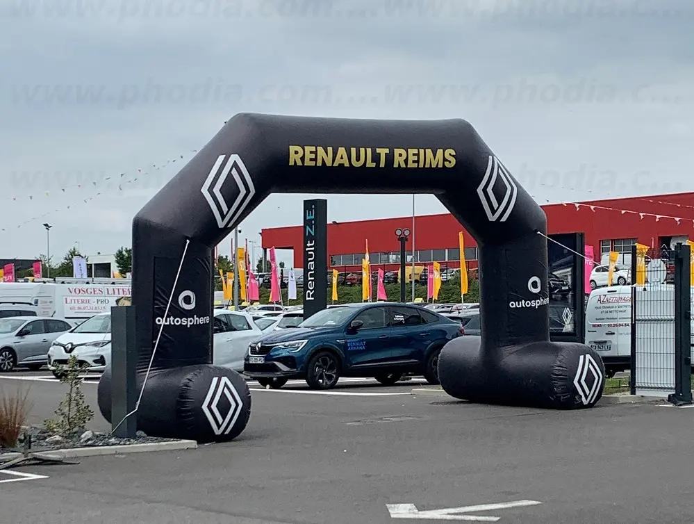 Arche 4m Animation commerciale Arche 4m, Auto-ventil&eacute;, Automobile, Communication, Ext&eacute;rieur, Noir, Portes ouvertes, Renault, autosph&egrave;re, AV