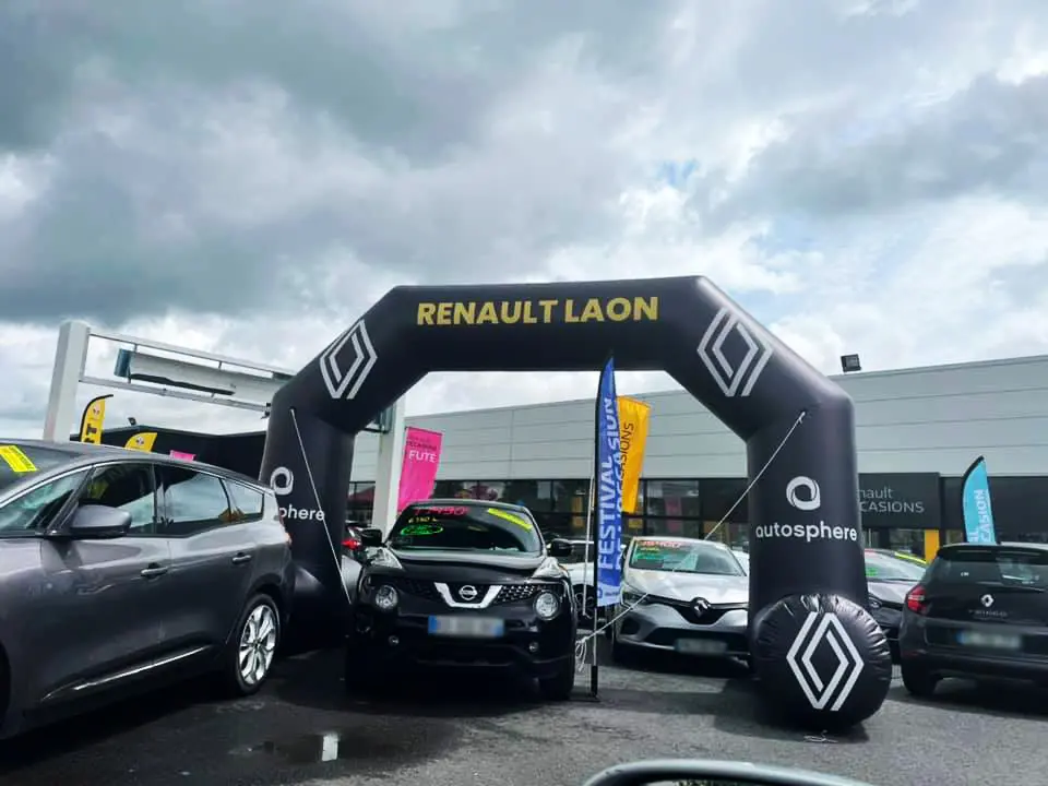 Arche 4m Animation commerciale Arche 4m, Auto-ventil&eacute;, Automobile, Communication, Ext&eacute;rieur, Noir, Portes ouvertes, Renault, autosph&egrave;re, AV