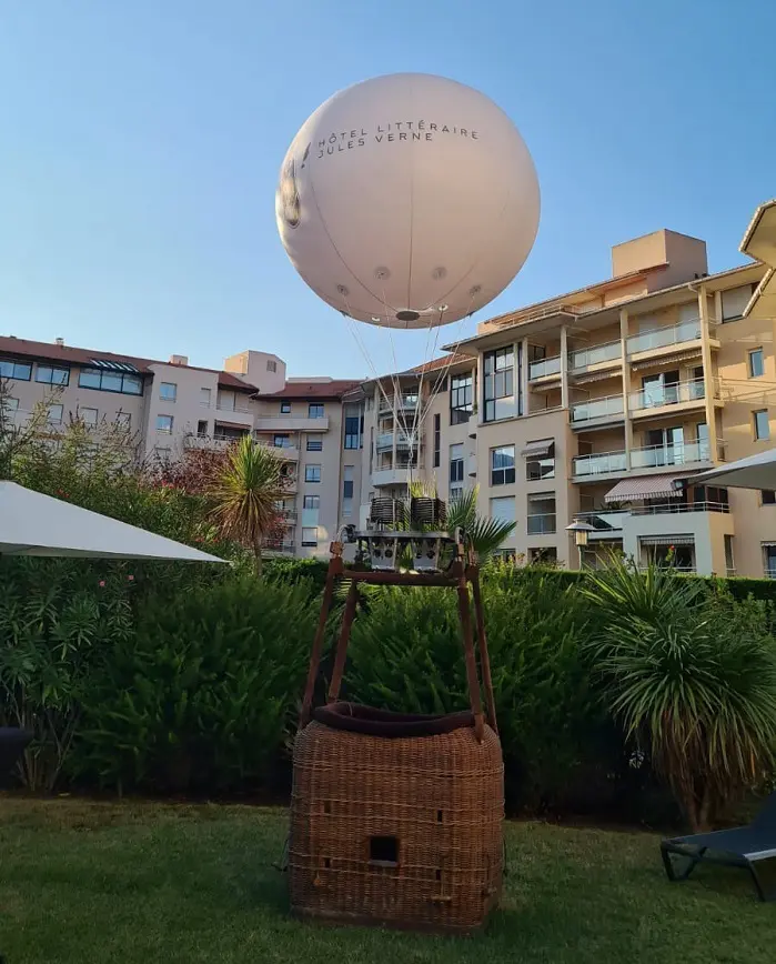 ballon h&eacute;lium hotel litteraire 2m jules verne, Blanc, Ext&eacute;rieur, H&eacute;lium, H&ocirc;tellerie - Restauration, Inauguration, Lumineux, Sph&egrave;re