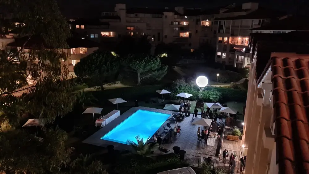 ballon h&eacute;lium hotel litteraire 2m jules verne, Blanc, Ext&eacute;rieur, H&eacute;lium, H&ocirc;tellerie - Restauration, Inauguration, Lumineux, Sph&egrave;re