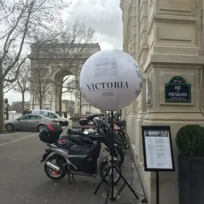 4 faces, Air, Ballon sur trépied (mât 2m70), Blanc, Communication, Extérieur, Hôtellerie - Restauration