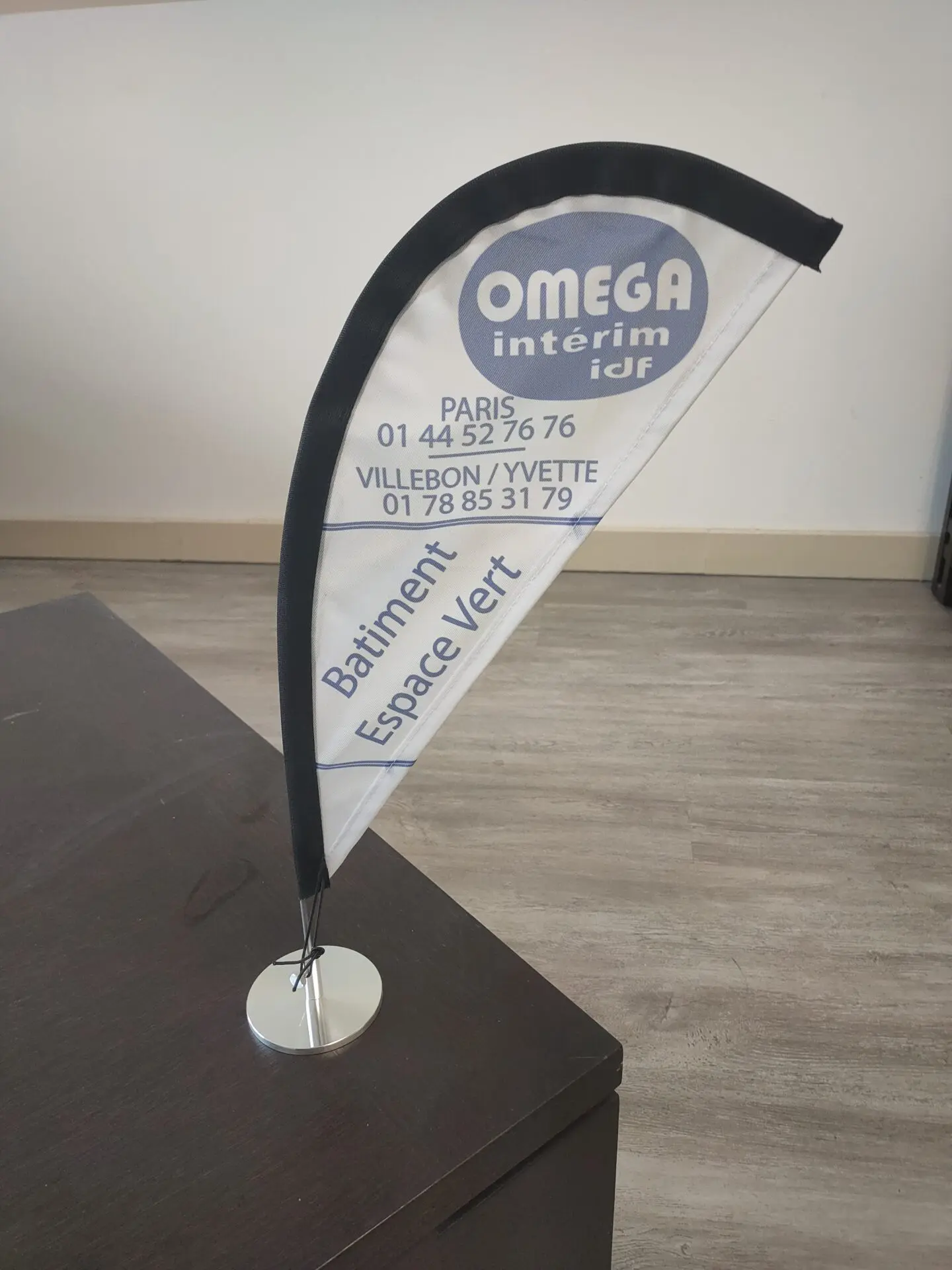 Drapeau om&eacute;ga int&eacute;rim, &eacute;v&eacute;nement