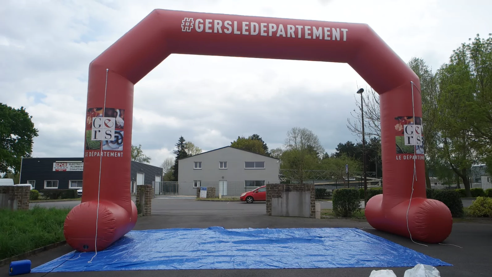 arche 7m avec des stabilisateurs pour le d&eacute;partement du gers