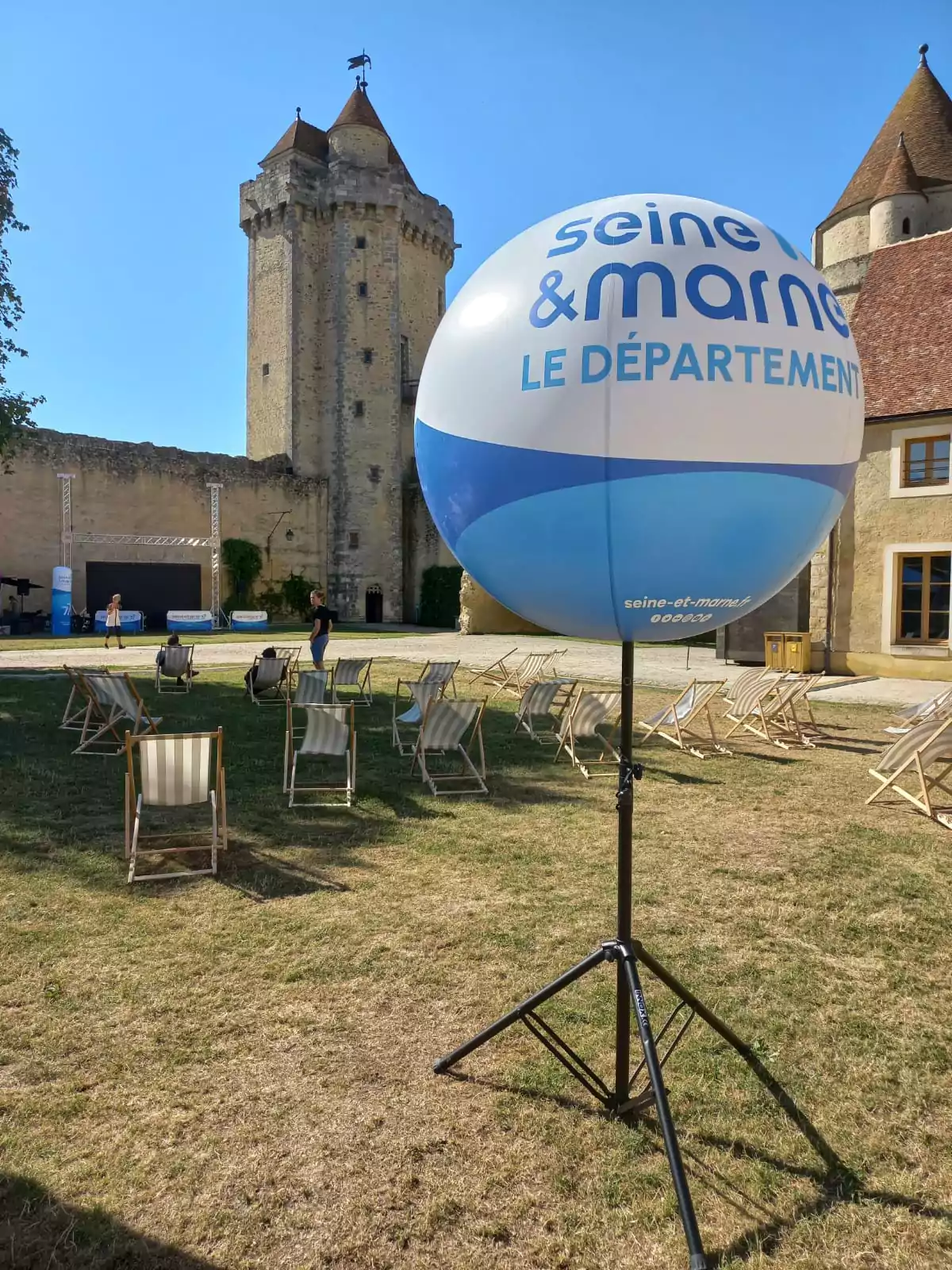 Ballon sur tr&eacute;pied 1m20 d&eacute;partement seine et marne