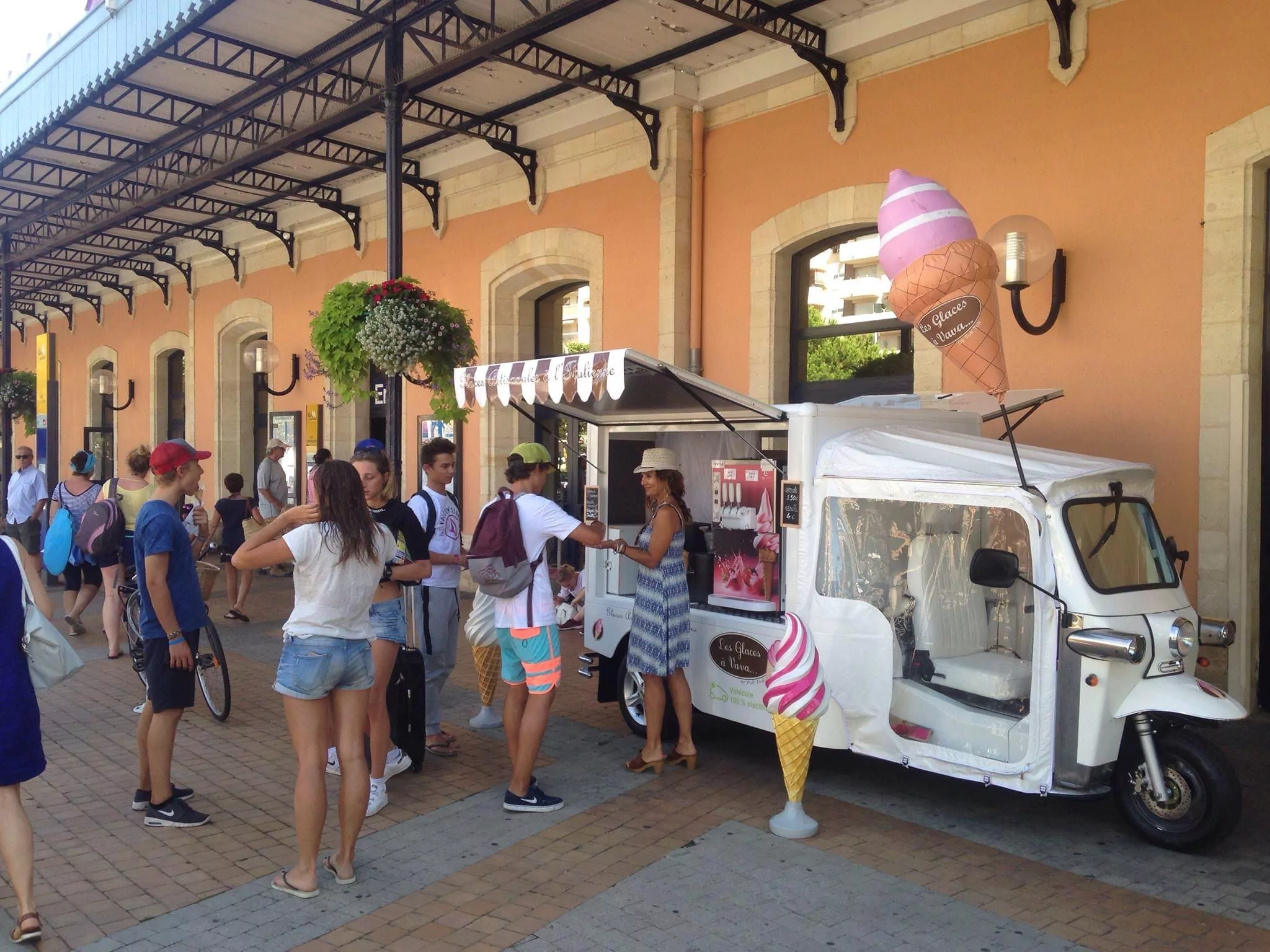 cornet de glace sur mesure, les glaces &agrave; vava, 1m50, air captif, tuk tuk