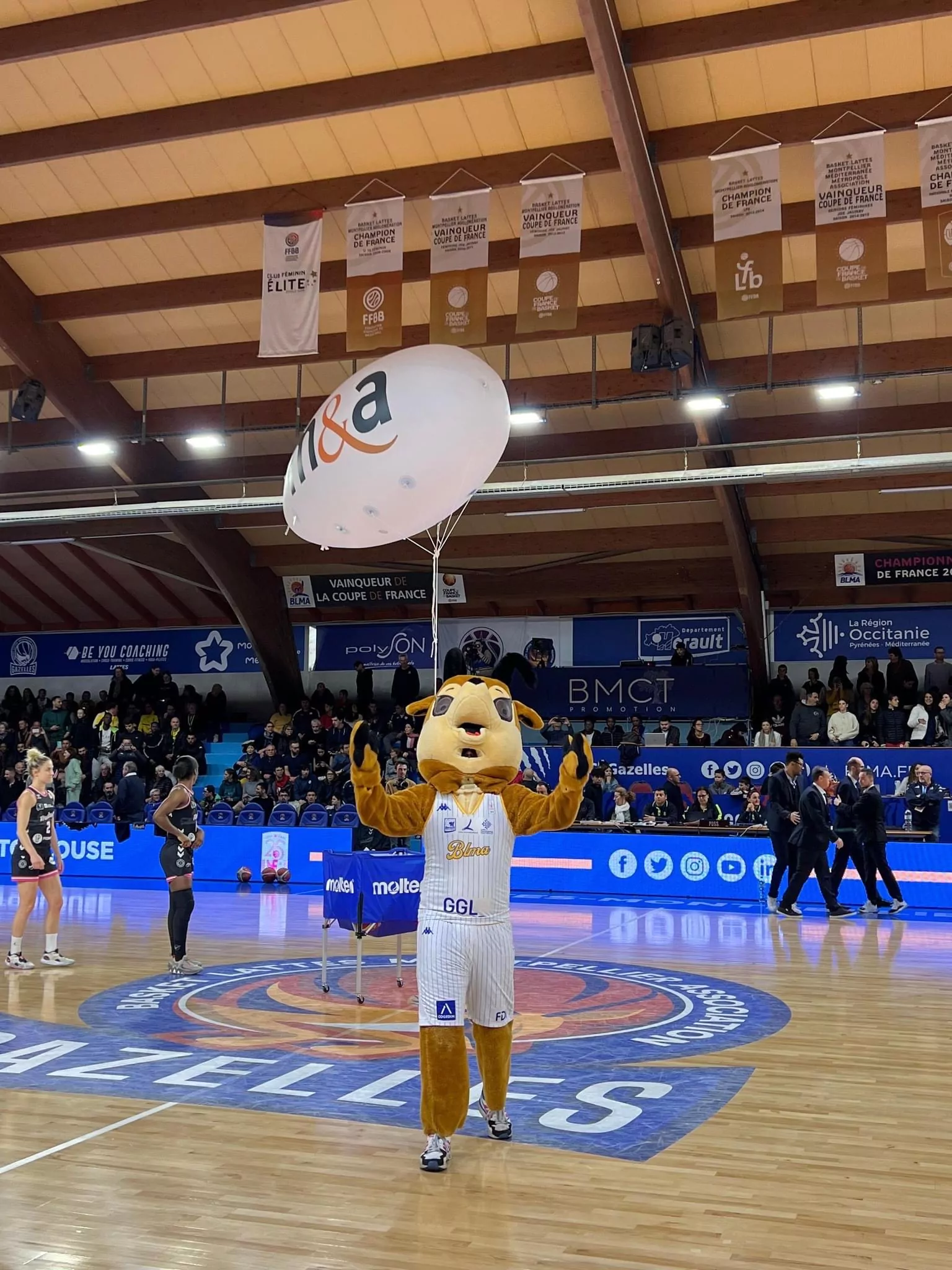 dirigeable de 3m pour un match de basket