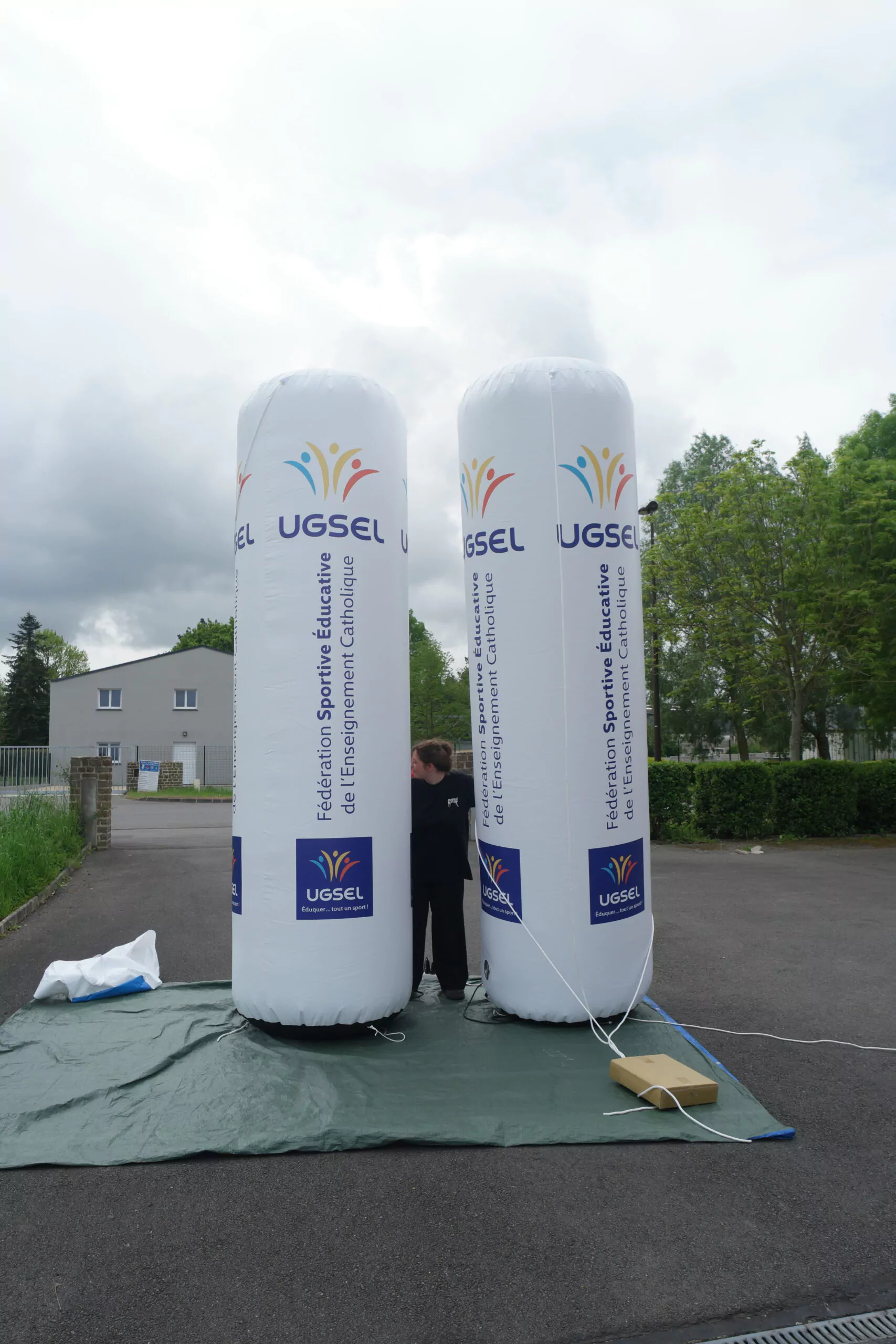 colonne ugsel, auto-ventil&eacute;es, 3m50, &eacute;v&eacute;nement sportif, ext&eacute;rieur