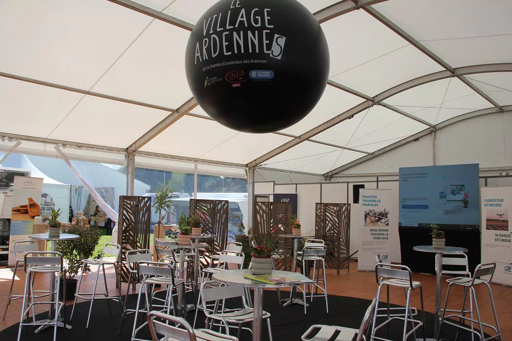 Ballon g&eacute;ant publicitaire chambre agriculture des ardennes &agrave; la foire de Sedan