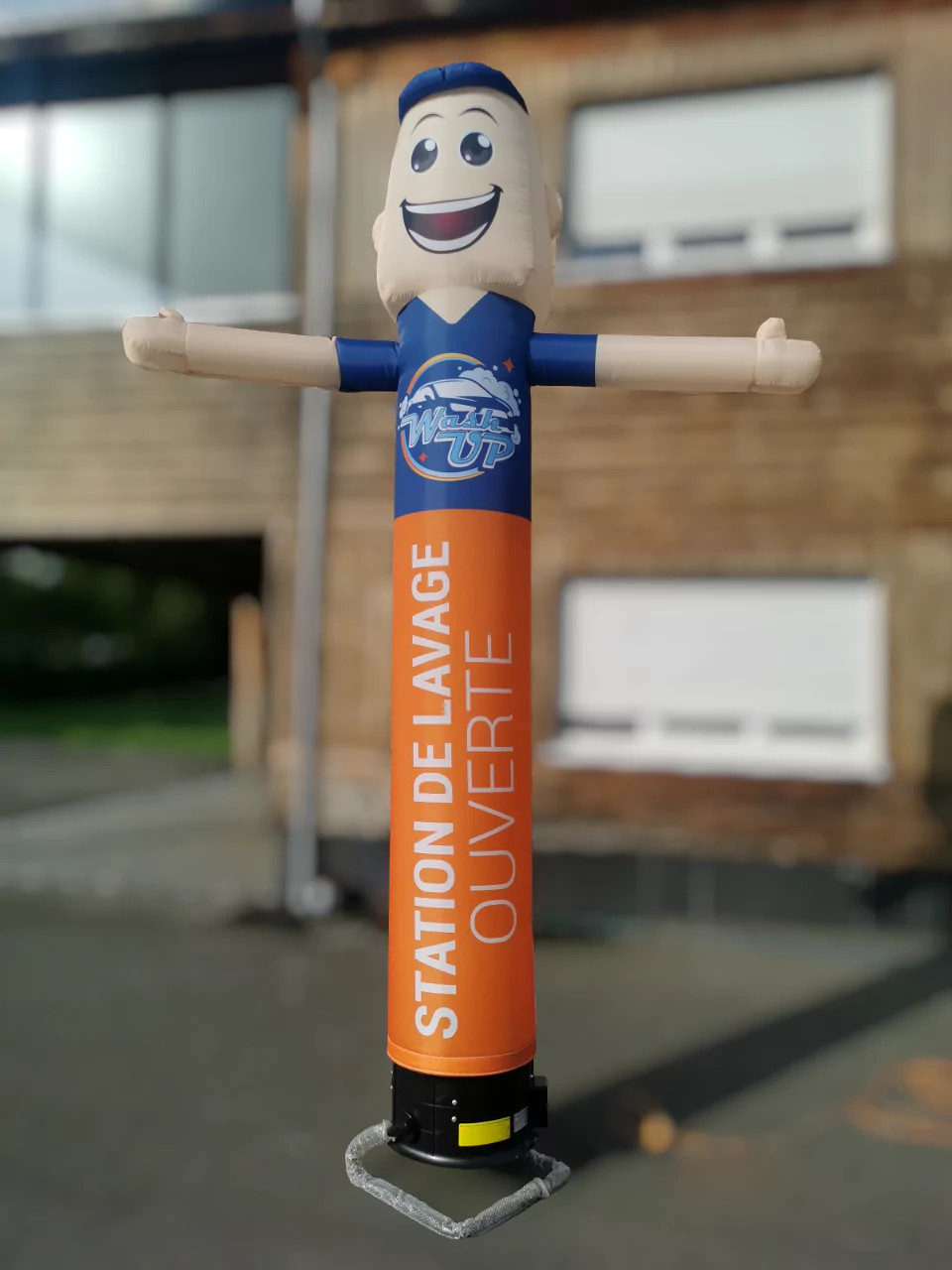 communication gonflable pour l'ouverture d'une station de lavage Wash'up &agrave; Caluire