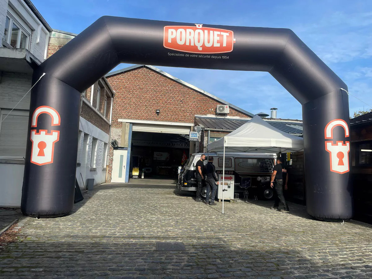 arche gonflable portes ouvertes porquet artisan serrurier &agrave; roubaix