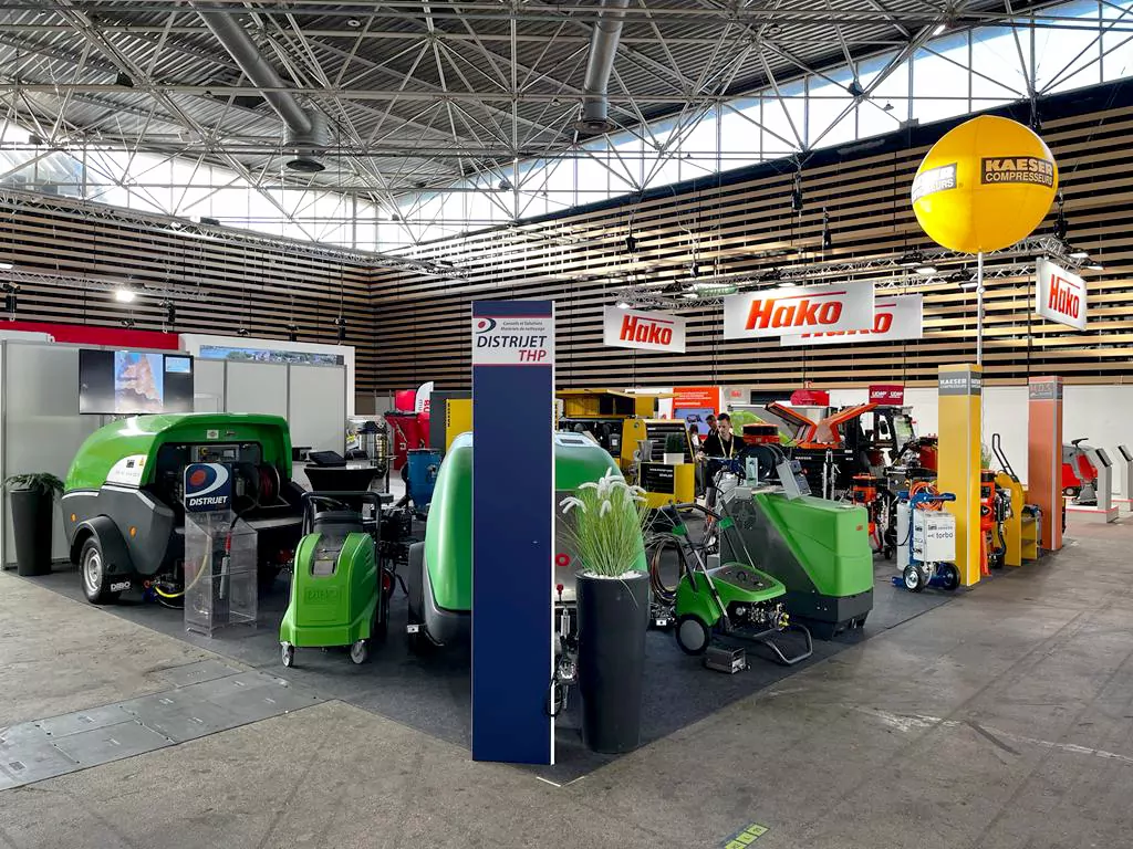 Un ballon publicitaire Kaeser compresseurs sur le salon Pollutec 2023 &agrave; Lyon
