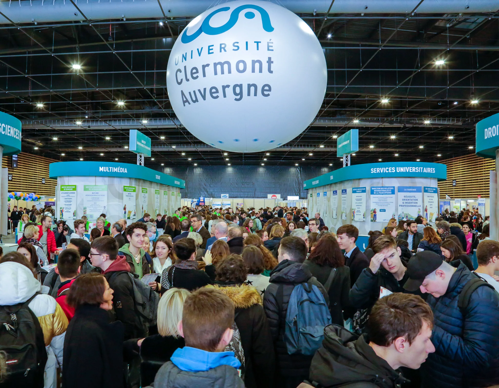 ballon g&eacute;ant de 4m pour un salon professionnel sur Lyon