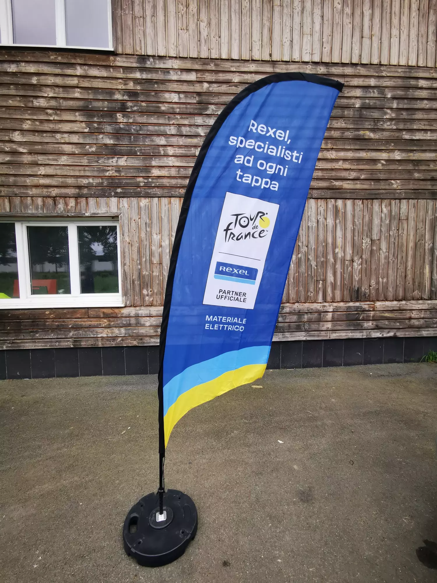 Drapeau arrondi WF240