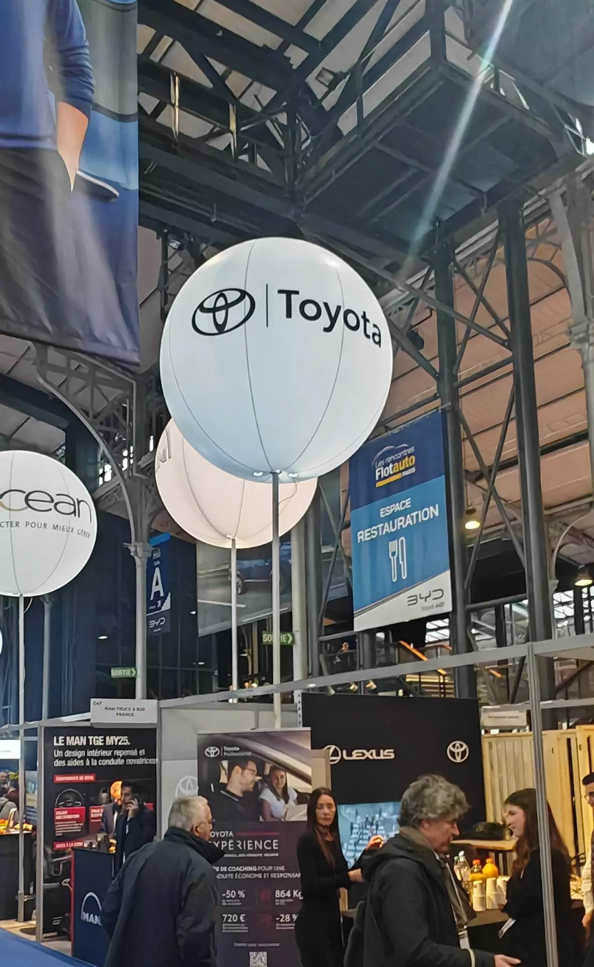 Masph&egrave;re 1.60m blanc toyota salon flotauto