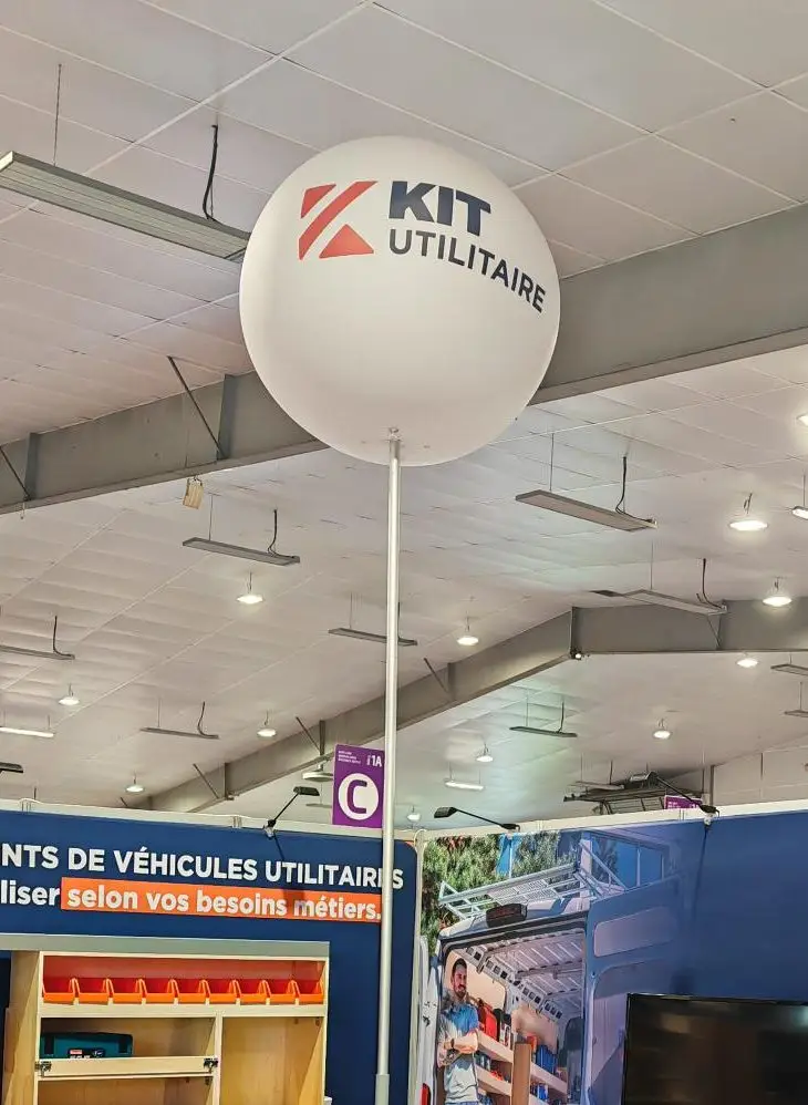 Sph&egrave;re sur mat 1m60 matsph&egrave;re ballon sur pied salon foire communication &eacute;v&eacute;nementiel publicit&eacute; gonflable salon Artibat Rennes