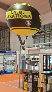 Sph&egrave;re sur mat 1m80m matsph&egrave;re ballon sur pied salon foire communication &eacute;v&eacute;nementiel publicit&eacute; gonflable salon Artibat Rennes