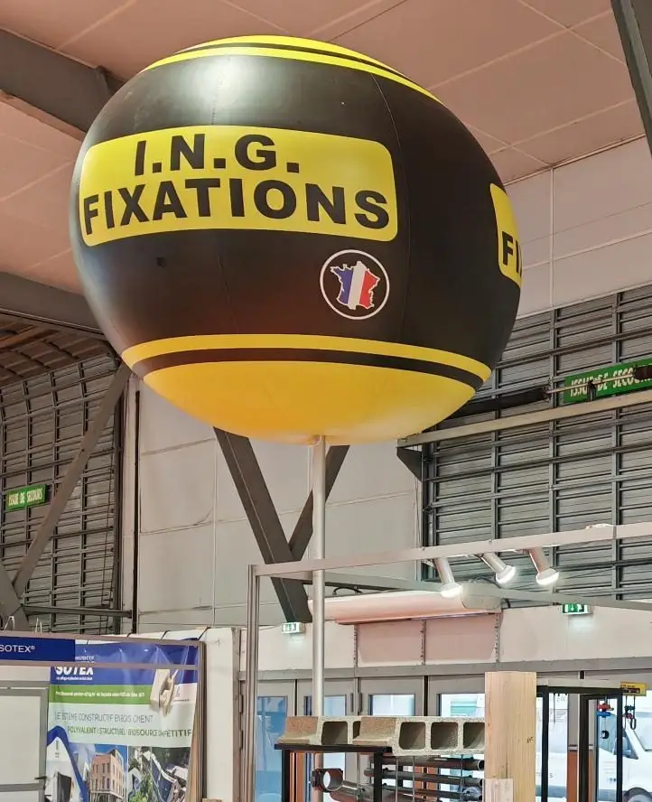 Sph&egrave;re sur mat 1m80 masph&egrave;re ballon sur pied salon foire communication &eacute;v&eacute;nementiel publicit&eacute; gonflable salon Artibat Rennes