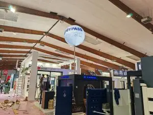 Sph&egrave;re sur mat 1m60m matsph&egrave;re ballon sur pied salon foire communication &eacute;v&eacute;nementiel publicit&eacute; gonflable salon Artibat Rennes